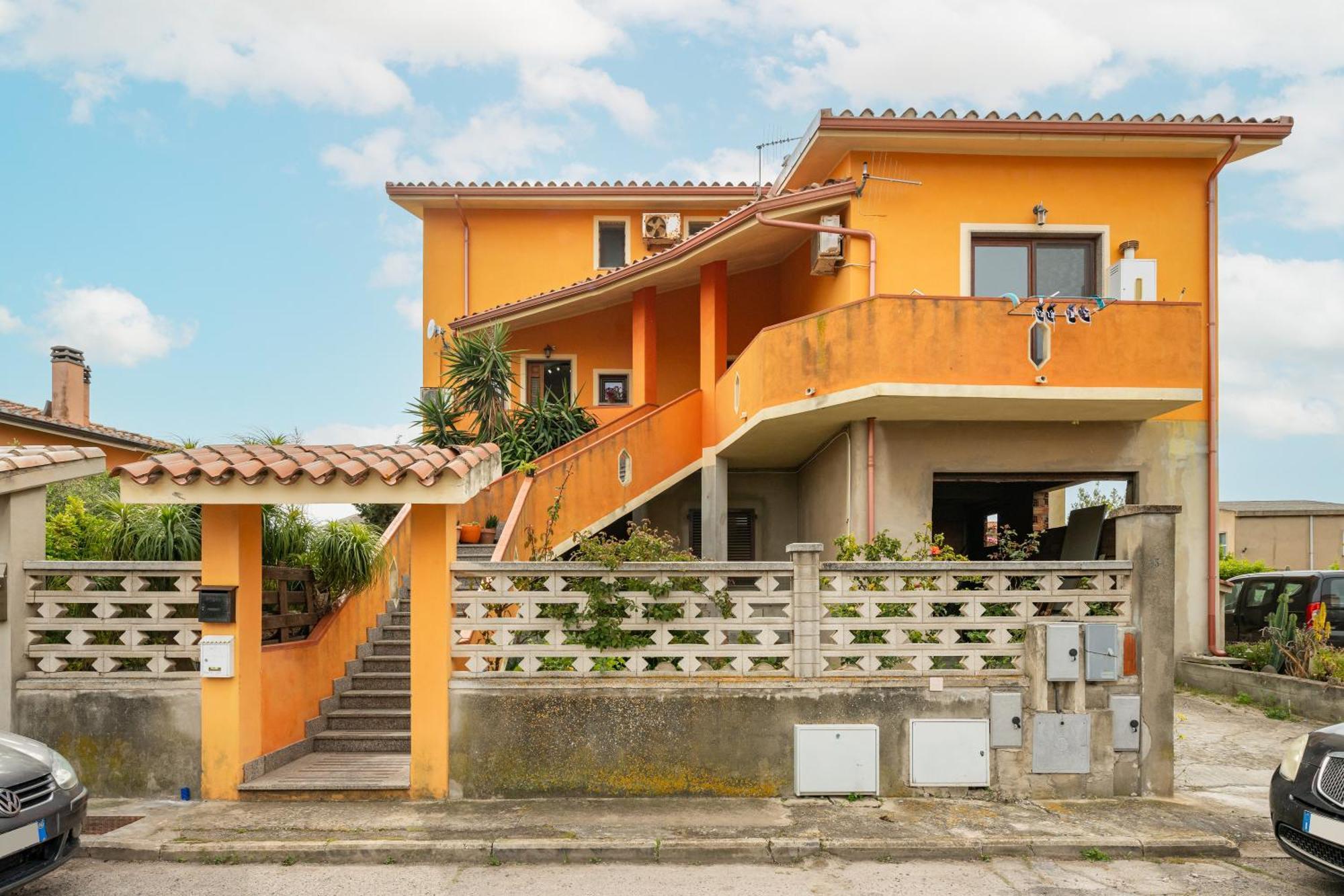 Gaia Casa Vacanze Villa San Giovanni Suergiu Bagian luar foto